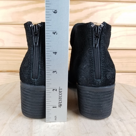 B.O.C Black Ankle Boots 6 US Booties Tooled Suede Leather Stacked Heel Back Zip - Picture 5 of 9